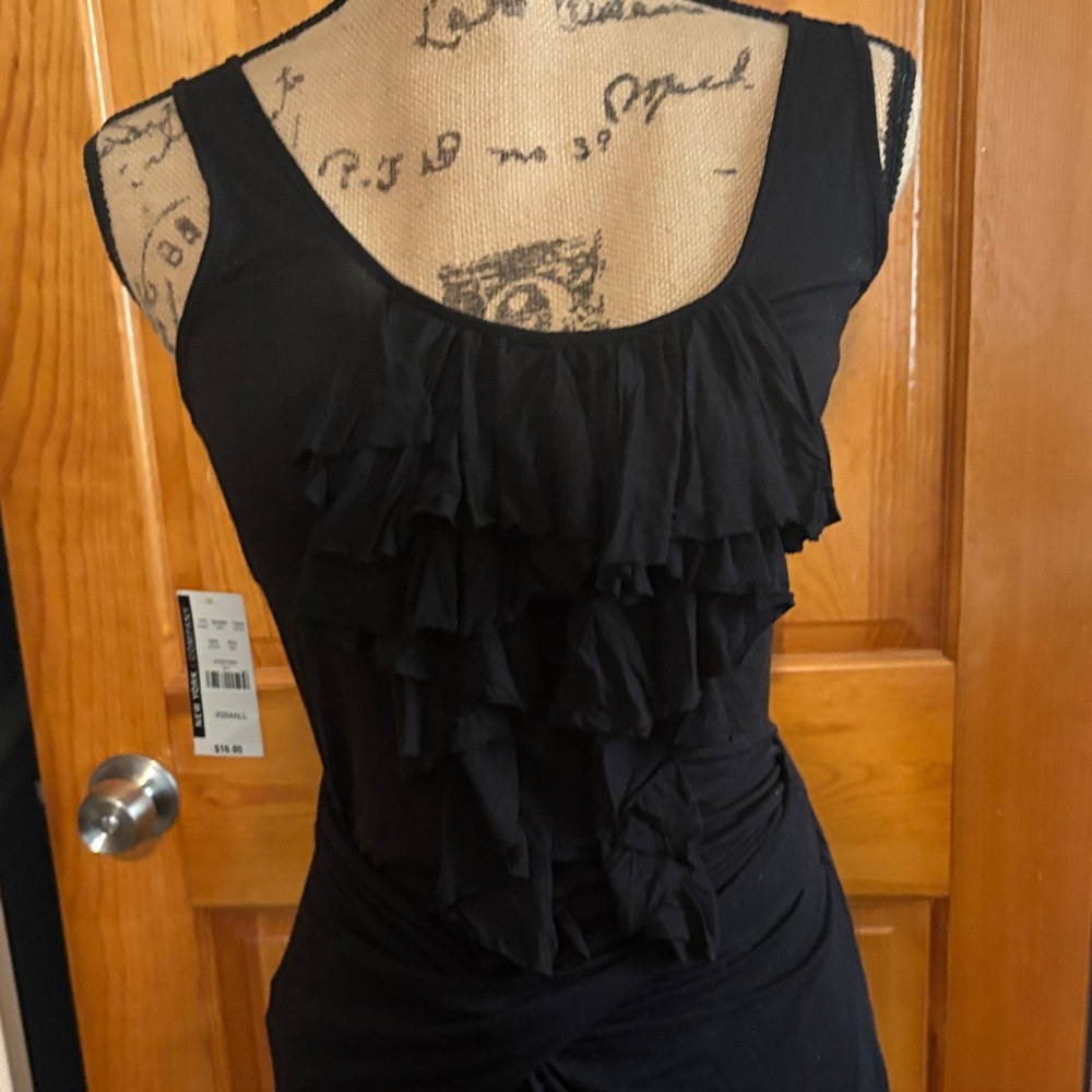 Black XS Ruffled Sleeveless Top